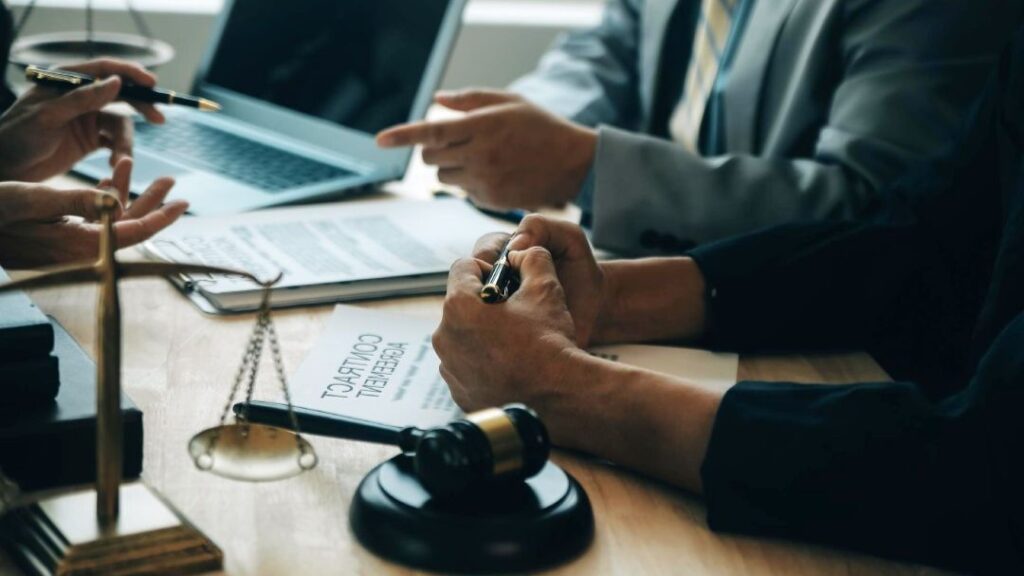 Arbitration vs Litigation in the UAE: Which Is Better for Commercial Disputes? Arbitration vs Litigation in the UAE